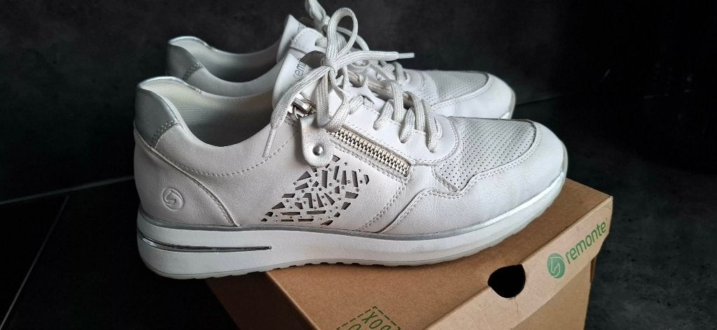 nouvelles baskets Remote (femmes) taille 38., Enlèvement ou Envoi, Sneakers et Baskets, Remote., Comme neuf