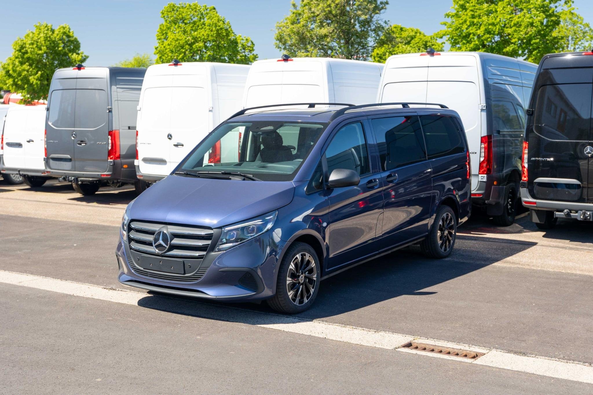 Mercedes-Benz Vito Tourer 119 CDI Select L2 9G-Tronic AHW-ko, Auto's, Automaat, Zwart, 4 cilinders, Blauw