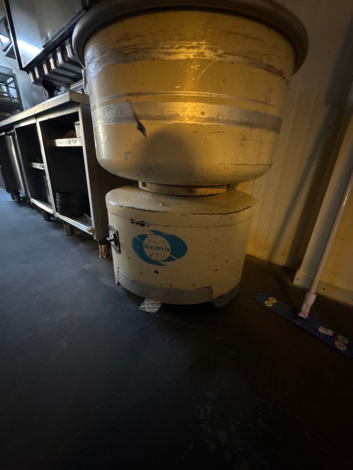 Hema Industriële Mixer met Grote Kom, 4 liter of meer, Ophalen, Gebruikt, 2 snelheden