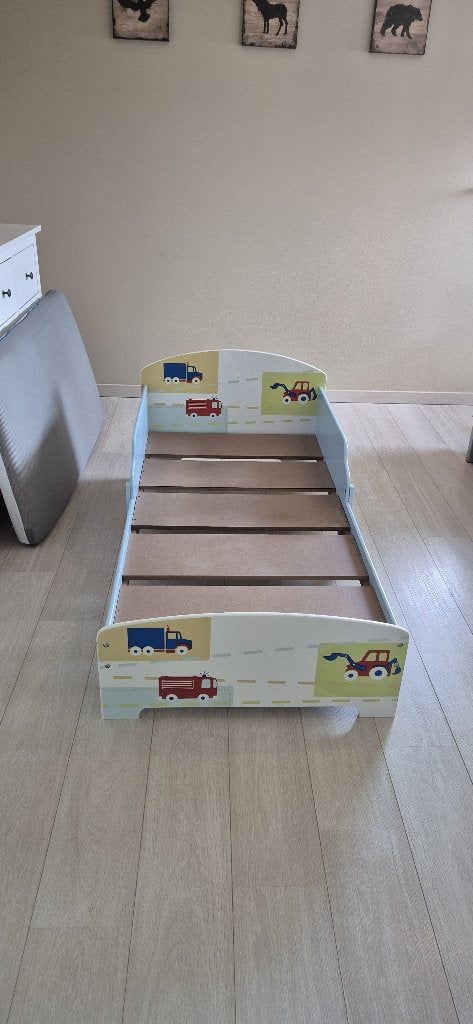Kleuterbedje 1m40 x 70cm - incl matras enz., Huis en Inrichting, Ophalen, Kleuterbed, Blauw, Zo goed als nieuw