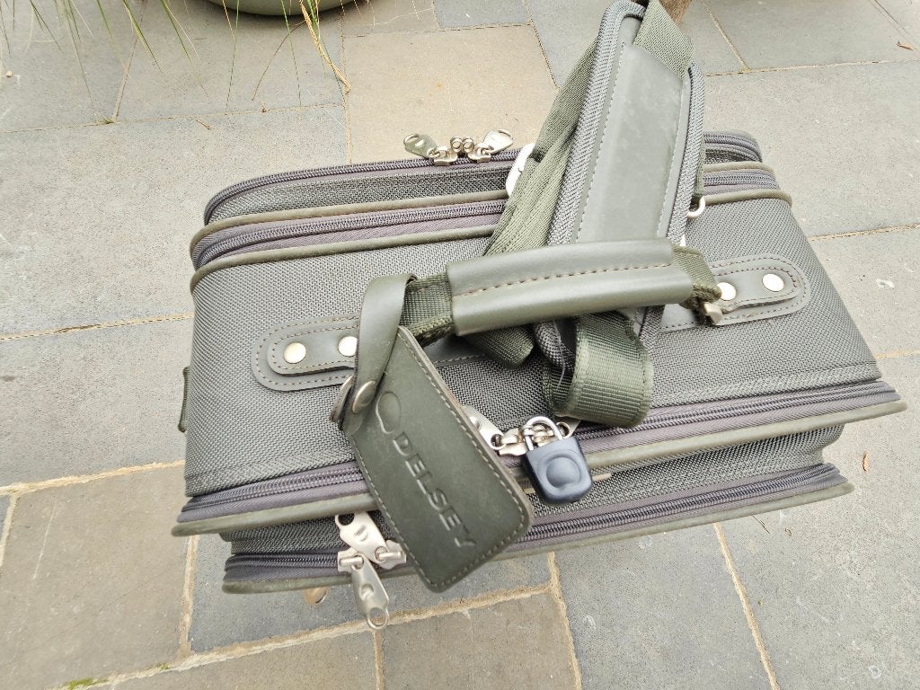 Klein Handkoffertje. Grijs, Ophalen, 40 tot 60 cm, Minder dan 35 cm, Minder dan 20 cm