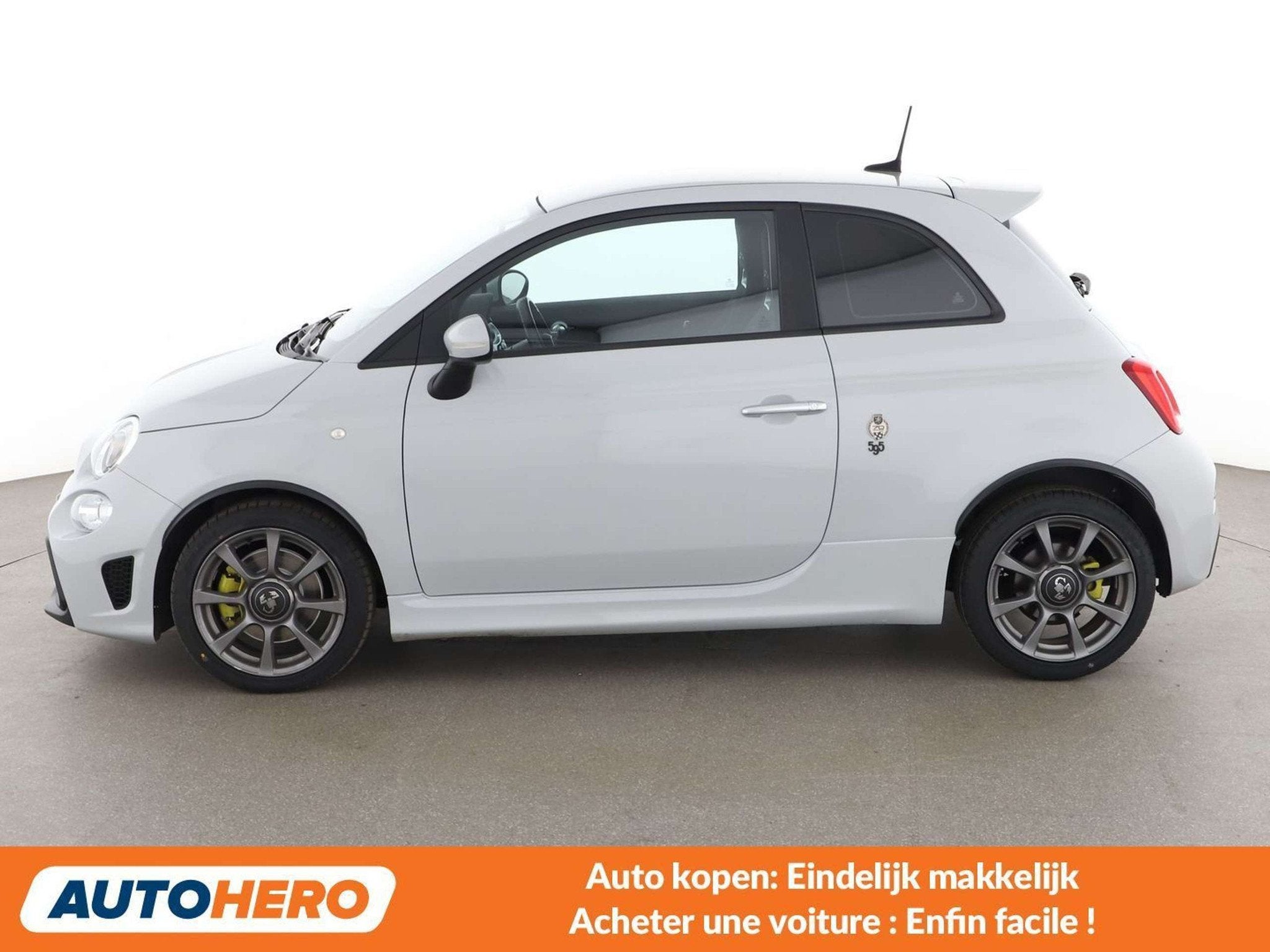 Abarth 595 1.4 Turbo (bj 2019), Auto's, Voorwielaandrijving, Stof, Gebruikt, Overige brandstoffen