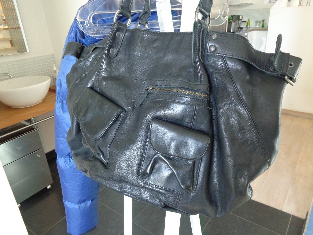 IKKS - Sac cuir noir iconique The Fisherboy - Etat neuf, Bijoux, Sacs & Beauté, Sacs | Sacs Femme, Enlèvement ou Envoi, Comme neuf