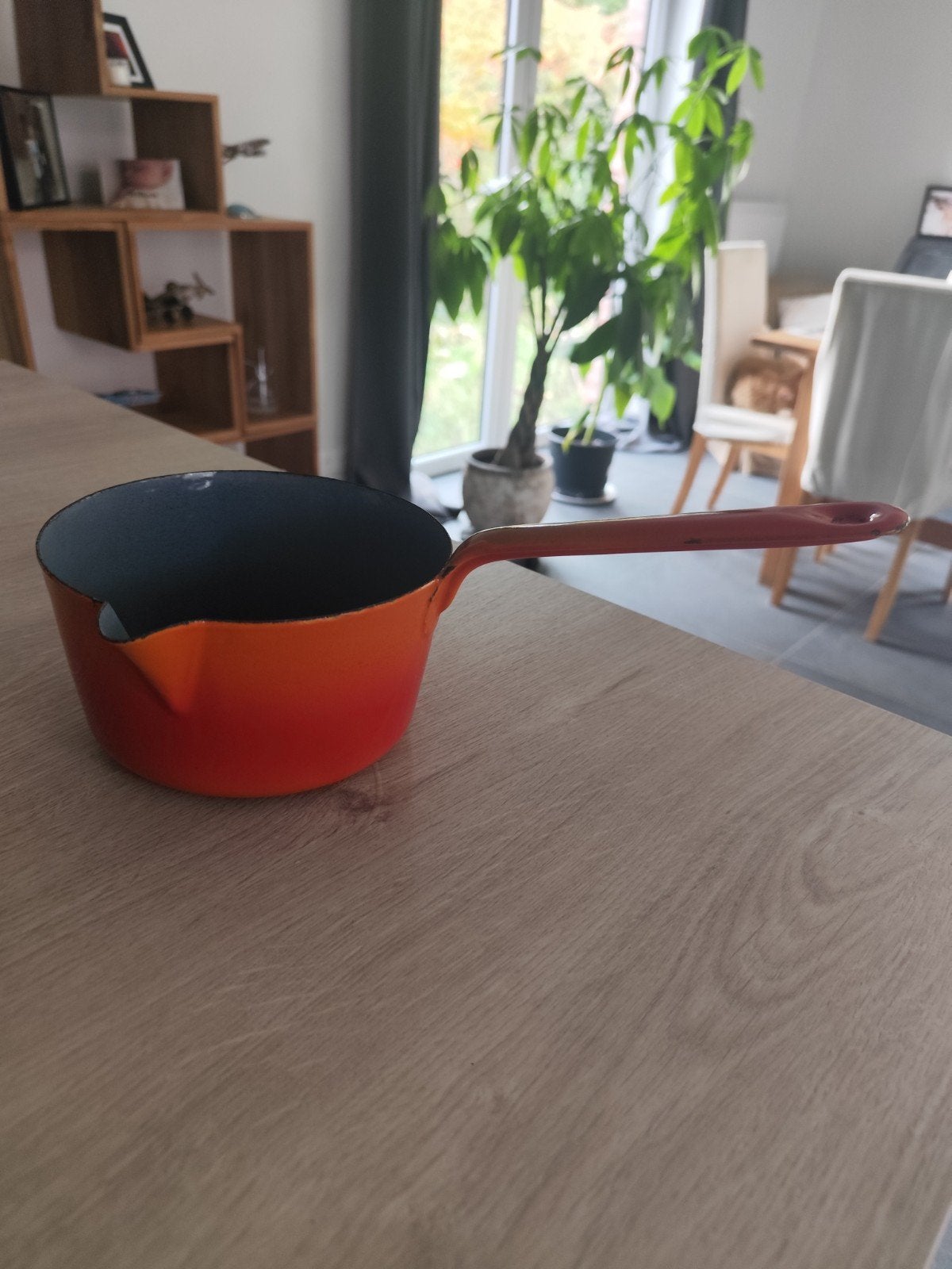 Casserole saucière en fonte émaillée vintage TUMA, Maison & Meubles, Enlèvement ou Envoi, Émail, Casserole