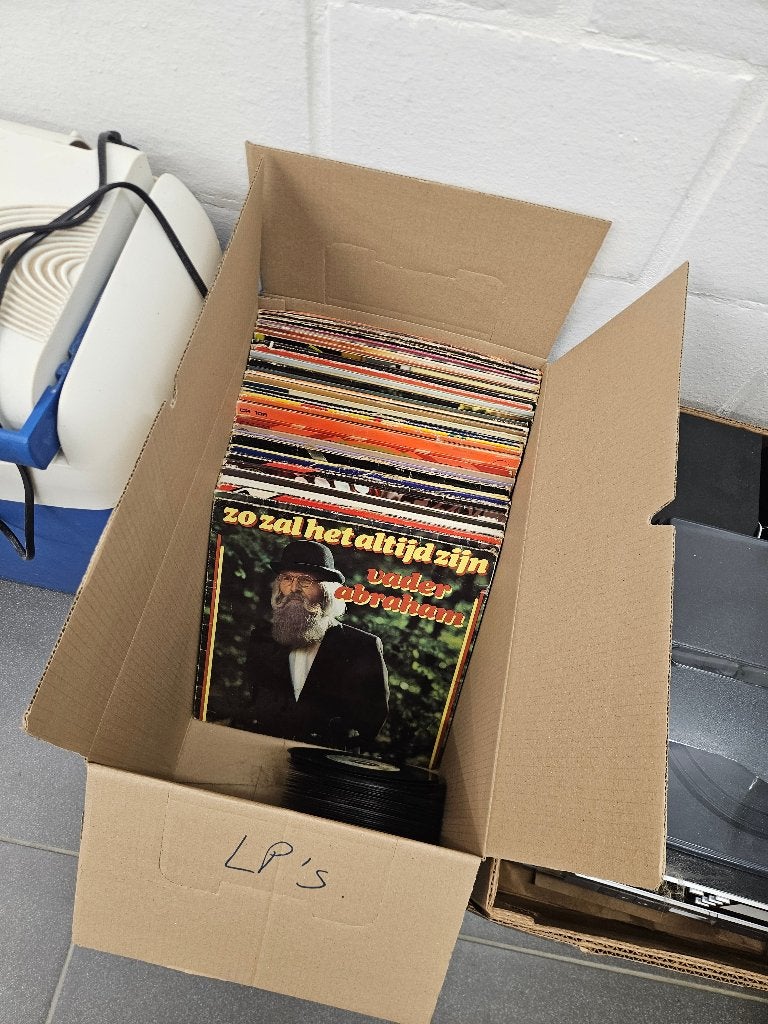 Verhuisdoos vol Nederlandstalige LP’s & singles, CD & DVD, Vinyles | Néerlandophone, Autres formats, 1970 - 1979, Utilisé, Housse de protection extérieure