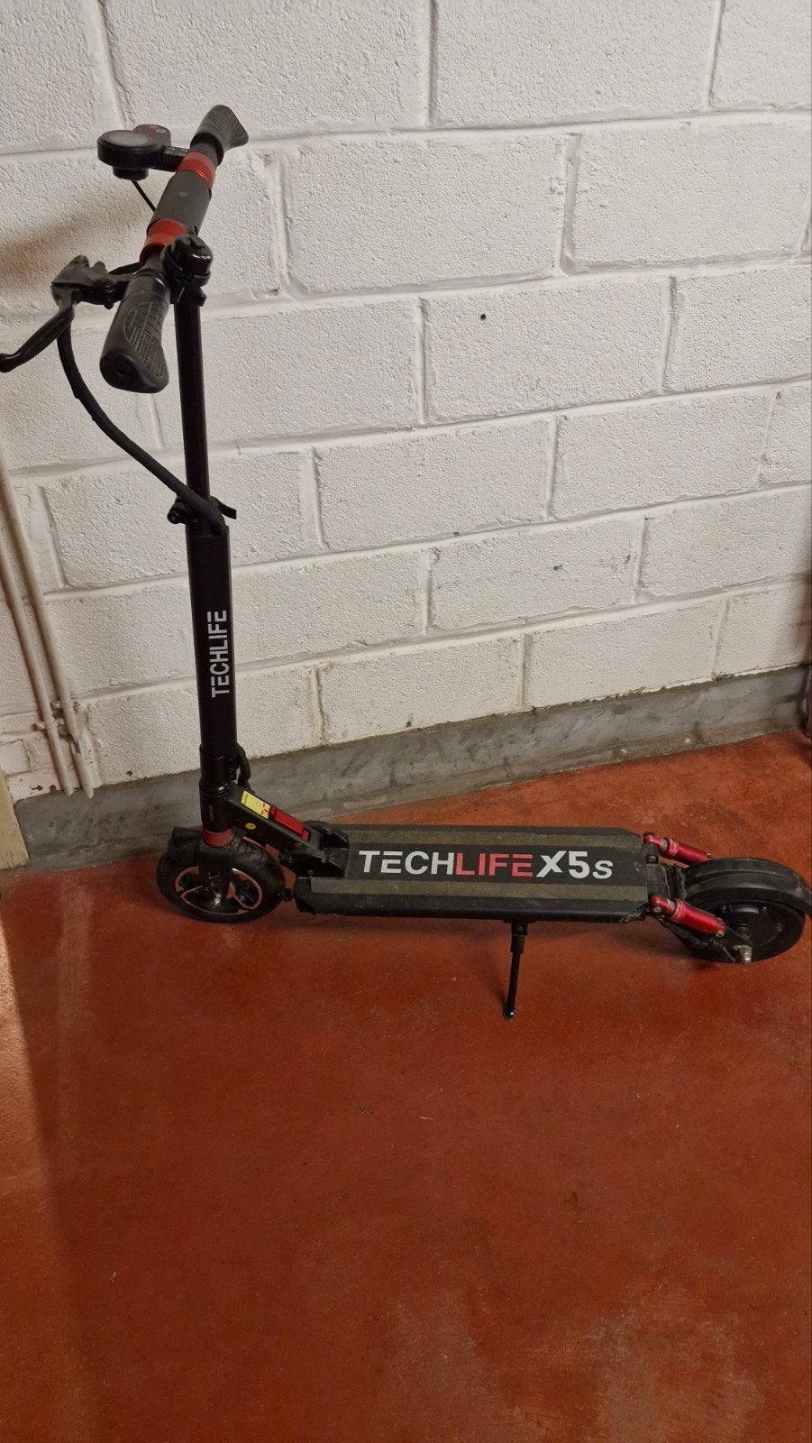 TROTINETTE ÉLECTRIQUE POUR PIECES OU A RÉPARER, Ophalen