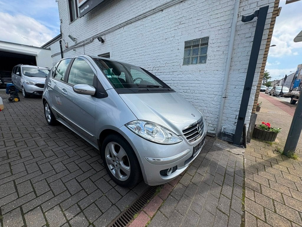 Mercedes-Benz A-KLASSE 170 BENZINE AUTOMAAT 110.000KM, Auto's, Zwart, 4 cilinders, Leder en Stof, Bedrijf