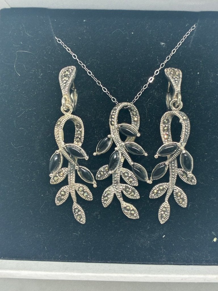 Zilveren oorbellen en hanger (925) met ketting, Ophalen of Verzenden, Nieuw, Grijs, Zilver