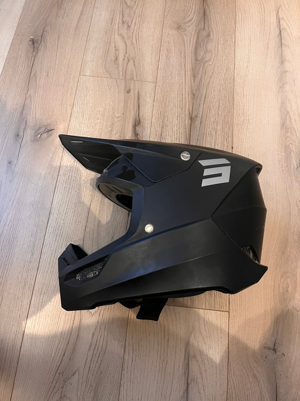 Cross helm shot, Motoren, Ophalen