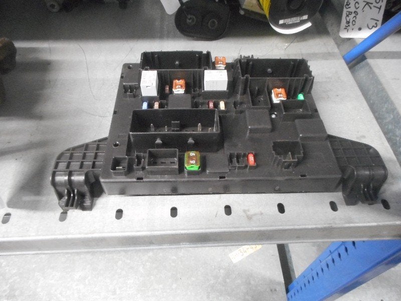 BOITIER FUSIBLES Opel Cascada (01-2013/04-2019) (uu13379016), Opel, Opel Automobile GmbH, Utilisé, Kontakt-opel@opel.com