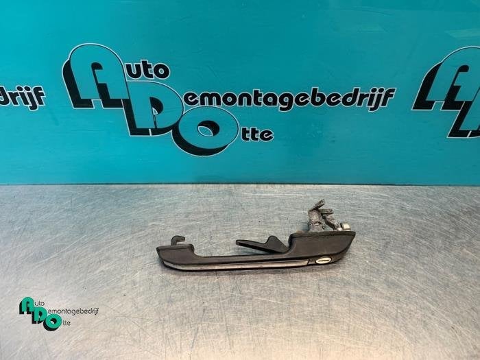 Poignée portière 2portes droite d'un Volkswagen Polo (Polo, Autos : Pièces & Accessoires, Volkswagen, -, 3 mois de garantie, Utilisé