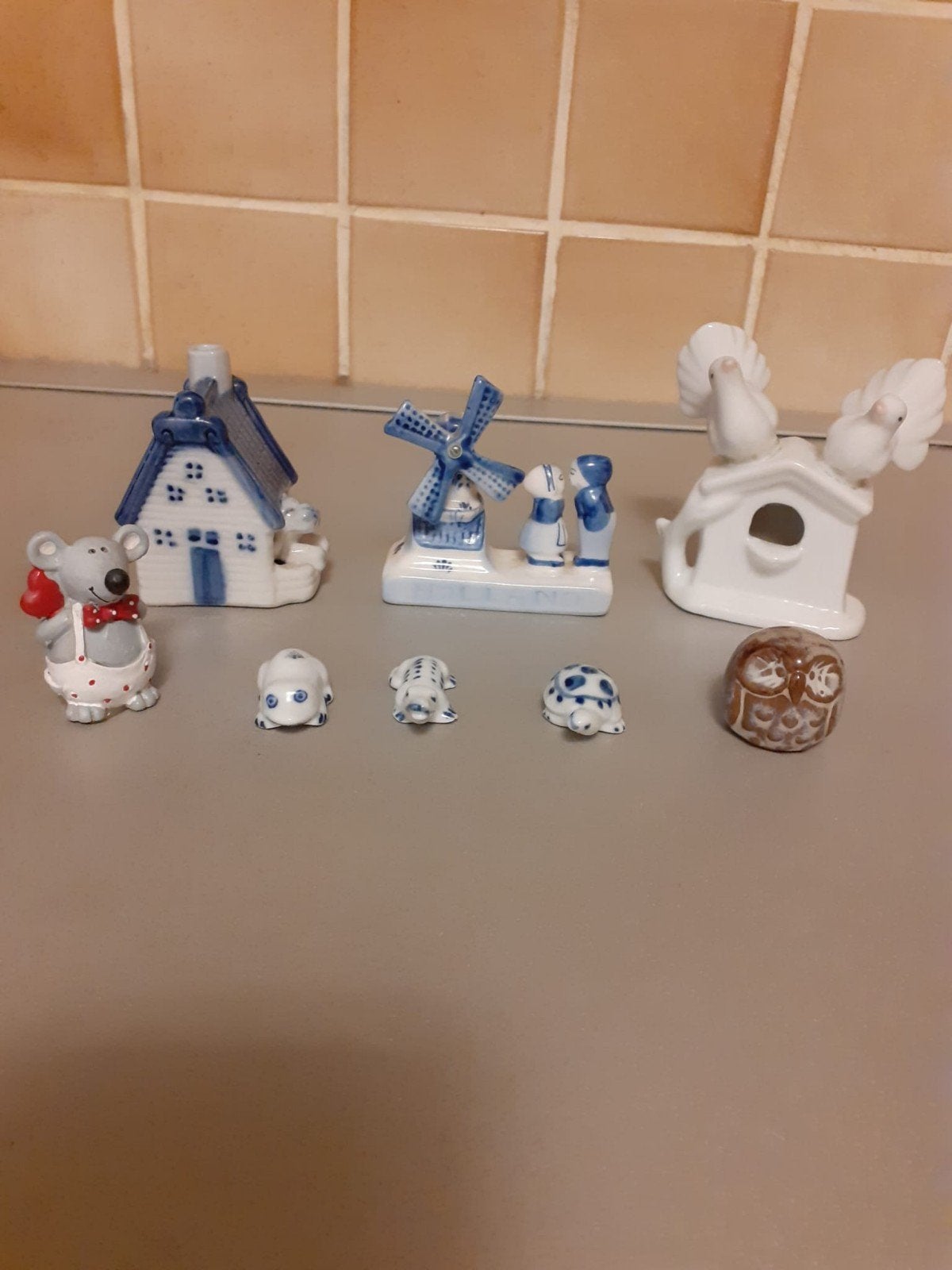 8 petits objets déco en céramique pour vitrine bon état., Antiquités & Art, Envoi