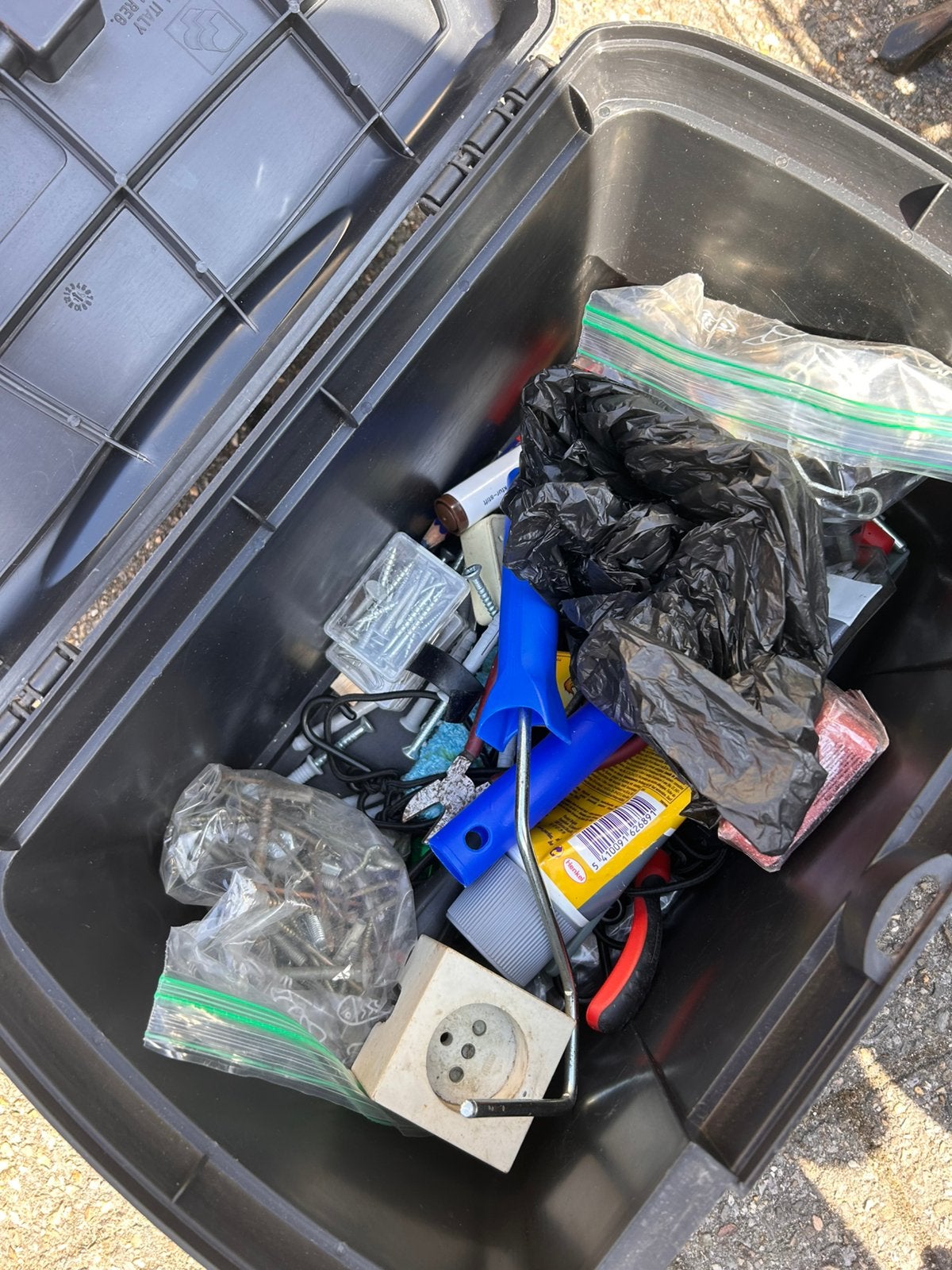 Werkbox met allerlei, Ophalen