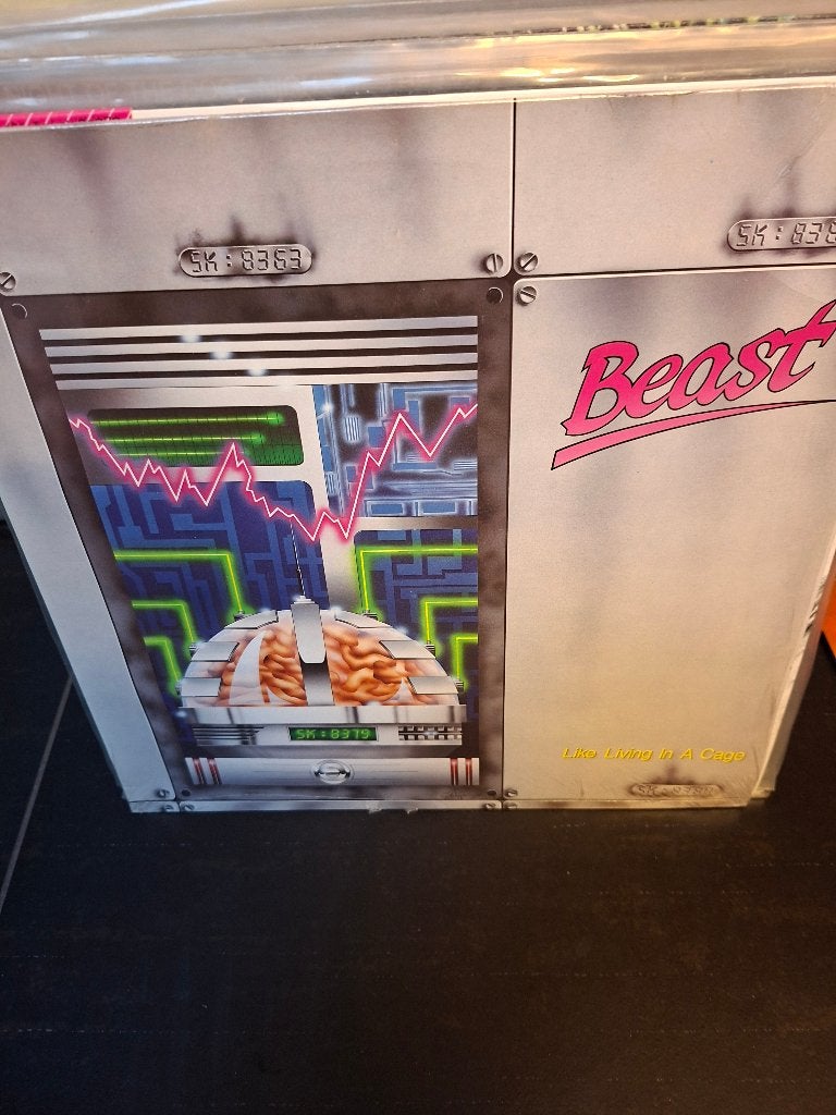 lp - beast - like living in a cage - bak 5, Enlèvement ou Envoi, Comme neuf, Hard rock, Pochette photo