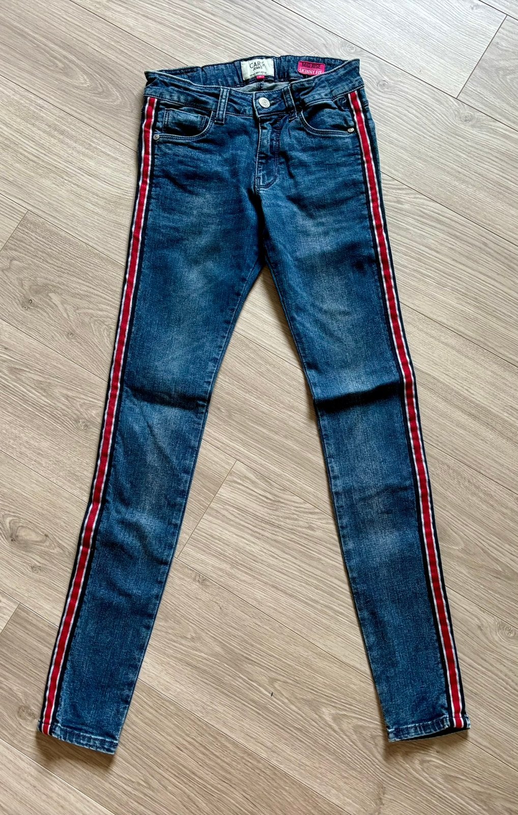 Trendy jeansbroek van Cars met rode bies maat 146, Ophalen of Verzenden, Zo goed als nieuw, Meisje, Broek