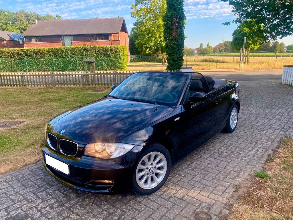 BMW 118i Cabriolet : Bien équipée, propre et belle., Autos, BMW, Particulier, Série 1, ABS, Airbags, Air conditionné, Alarme, Climatisation automatique