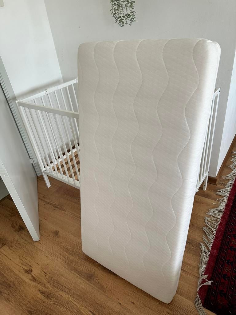 Lit pour enfant ajustable et pliable avec matelas, Enlèvement, Comme neuf, Autres types