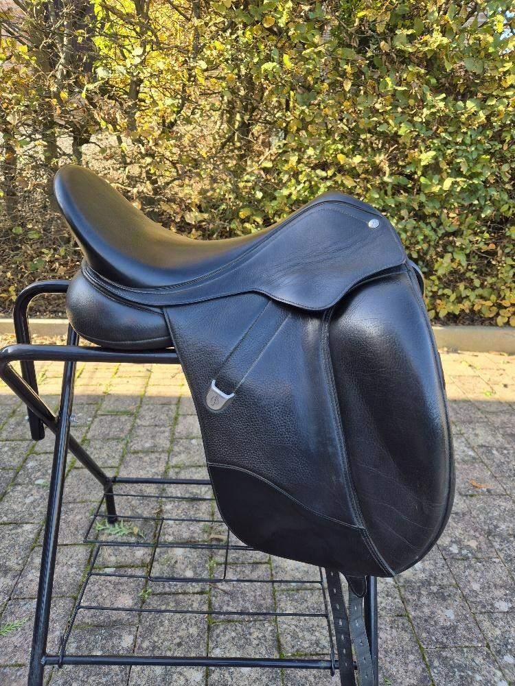selle dressage Bates isabell 17 pouces, Animaux & Accessoires, Chevaux & Poneys | Brides & Harnachement, Utilisé, Dressage, Enlèvement ou Envoi