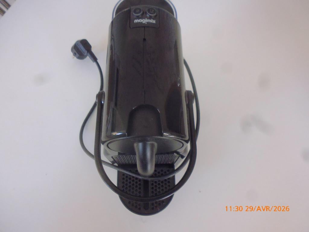 Zwarte Nespresso KOFFIEMACHINE MOET WORDEN GEREPAREERD, Elektronische apparatuur, Verzenden, Niet werkend, Espresso apparaat