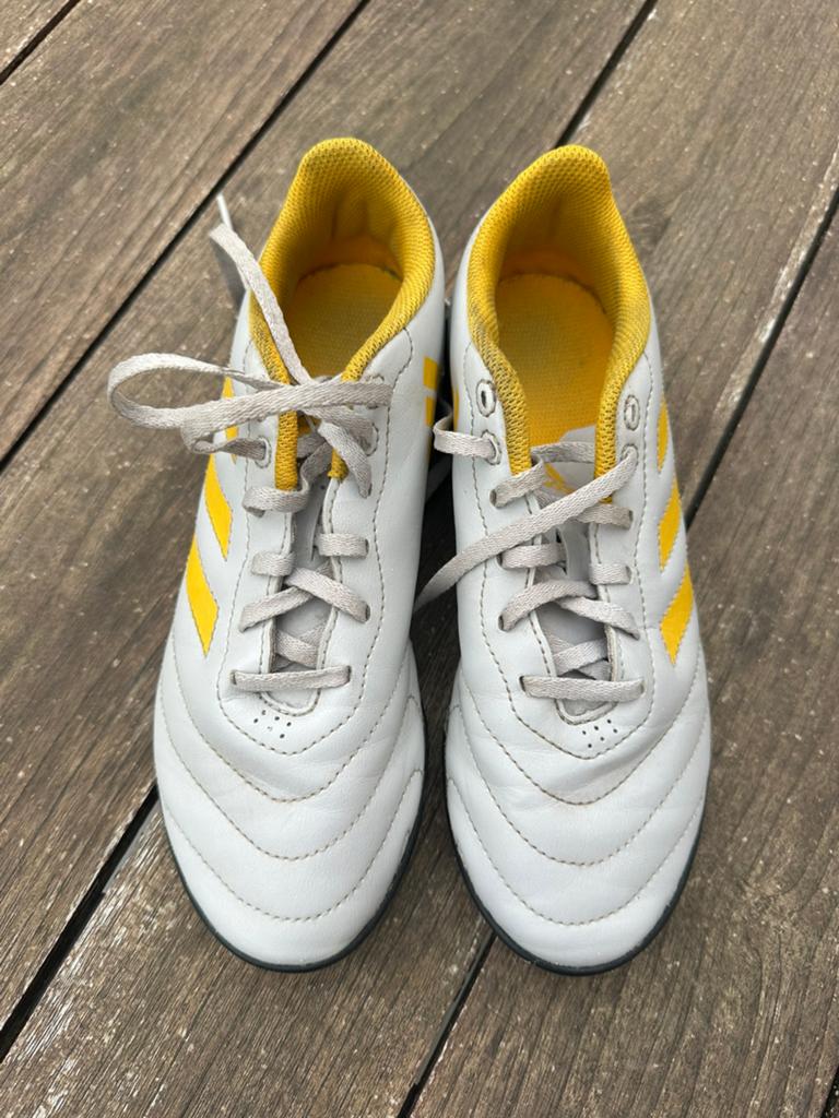 Voetbal schoene Adidas’ maat 38, Ophalen, Gebruikt