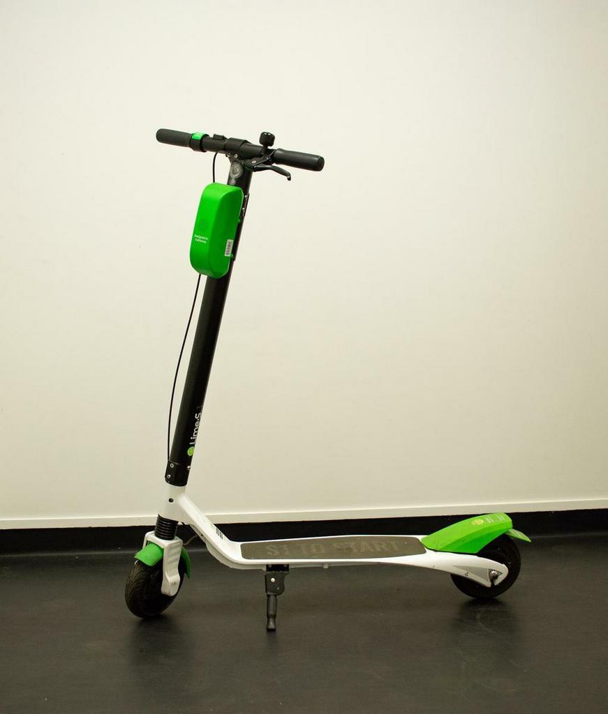 Lime-s elektrische scooter, Fietsen en Brommers