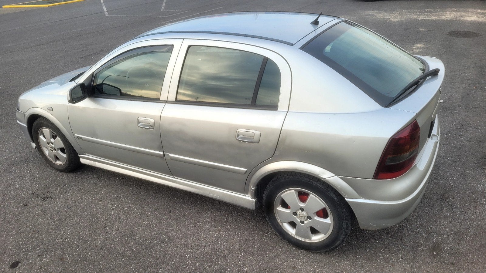 OPEL ASTRA 04+1.4ES+CTOK+DEMANDE D'IMMATRICULATION À 1199EU, Autos, Opel, Argent ou Gris, Achat, Entreprise, Boîte manuelle
