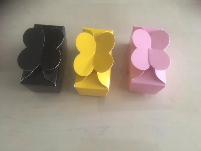 Vlinderdoosjes in 3 kleuren collectie UITVERKOOP, Enlèvement ou Envoi, Neuf, Cadeau d'accouchement