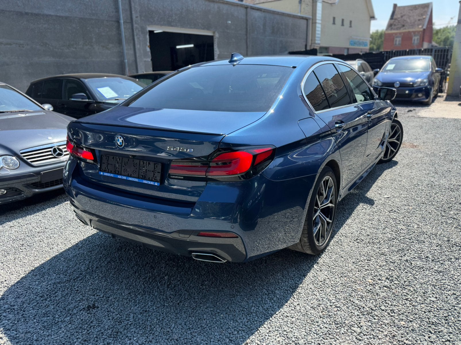BMW 545e Xdrive M-pack 394 pk, Auto's, BMW, Automaat, 4 deurs, Parkeersensor, Blauw