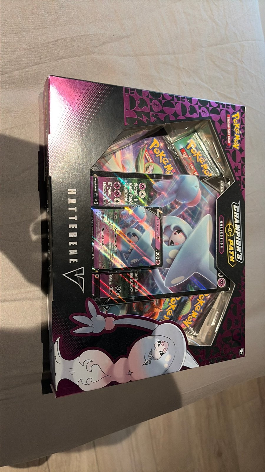 Pokémon TCG: Champion's Path Hatterene V Collection Box, Ophalen, Nieuw, Boosterbox, Foil