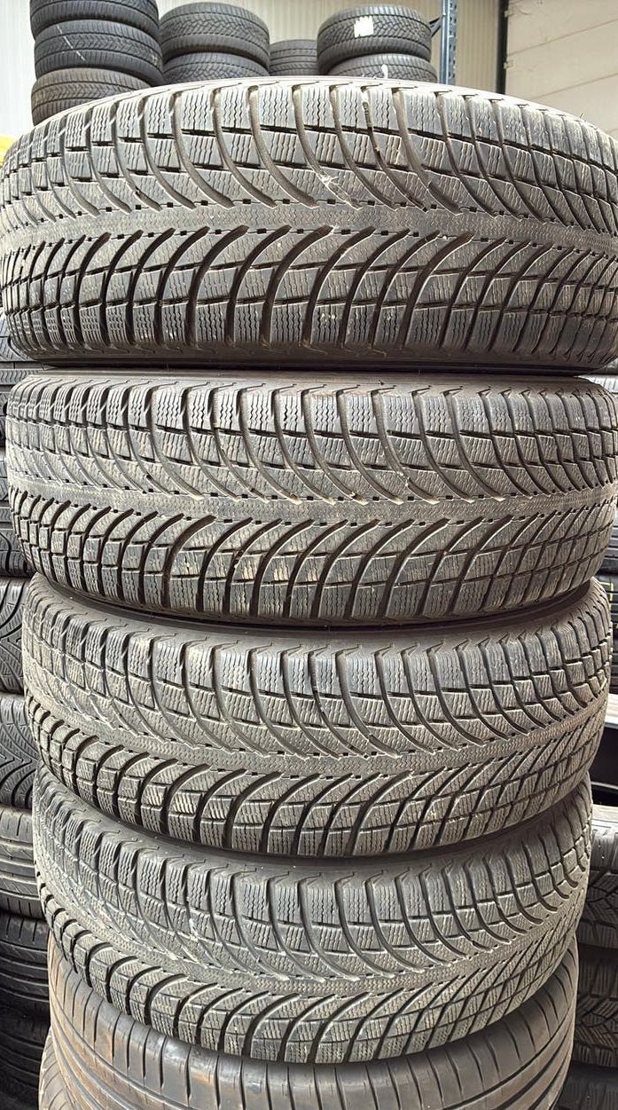 Pneus d'hiver 2356517 235/65/17 235/65R17  marque Michelin, Enlèvement