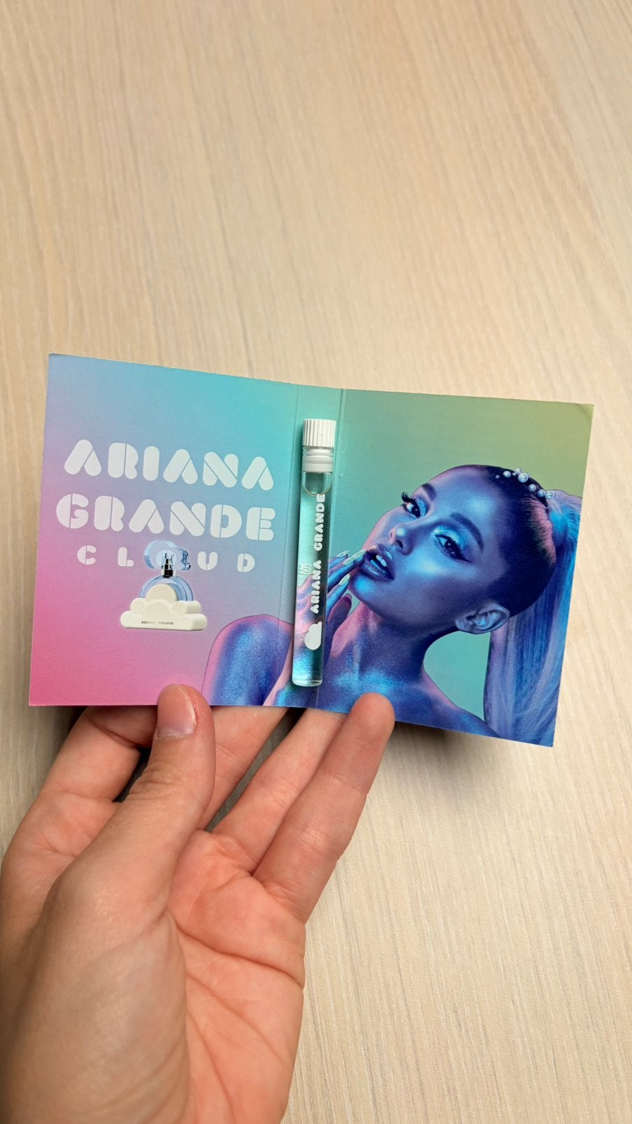 Ariana Grande Cloud parfum staaltje sample, Handtassen en Accessoires, Uiterlijk | Parfum, Ophalen of Verzenden, Nieuw