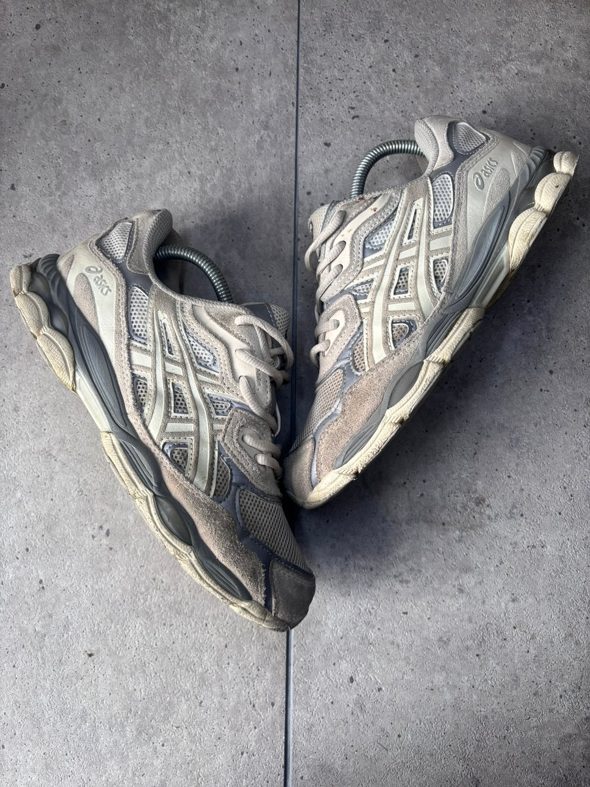 Asics Gel-Nyc gris huître 41,5, Vêtements | Hommes, Chaussures, Enlèvement ou Envoi, Comme neuf, Autres couleurs, Baskets