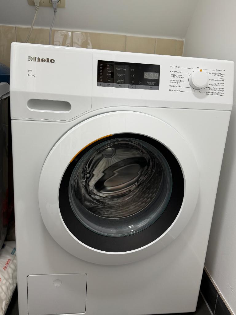Machine a laver Miele W1 Active, capacité 7kg–8kg, Electroménager, Lave-linge, 1200 à 1600 tours, 6 à 8 kg, 85 à 90 cm, Programme lavage à la main