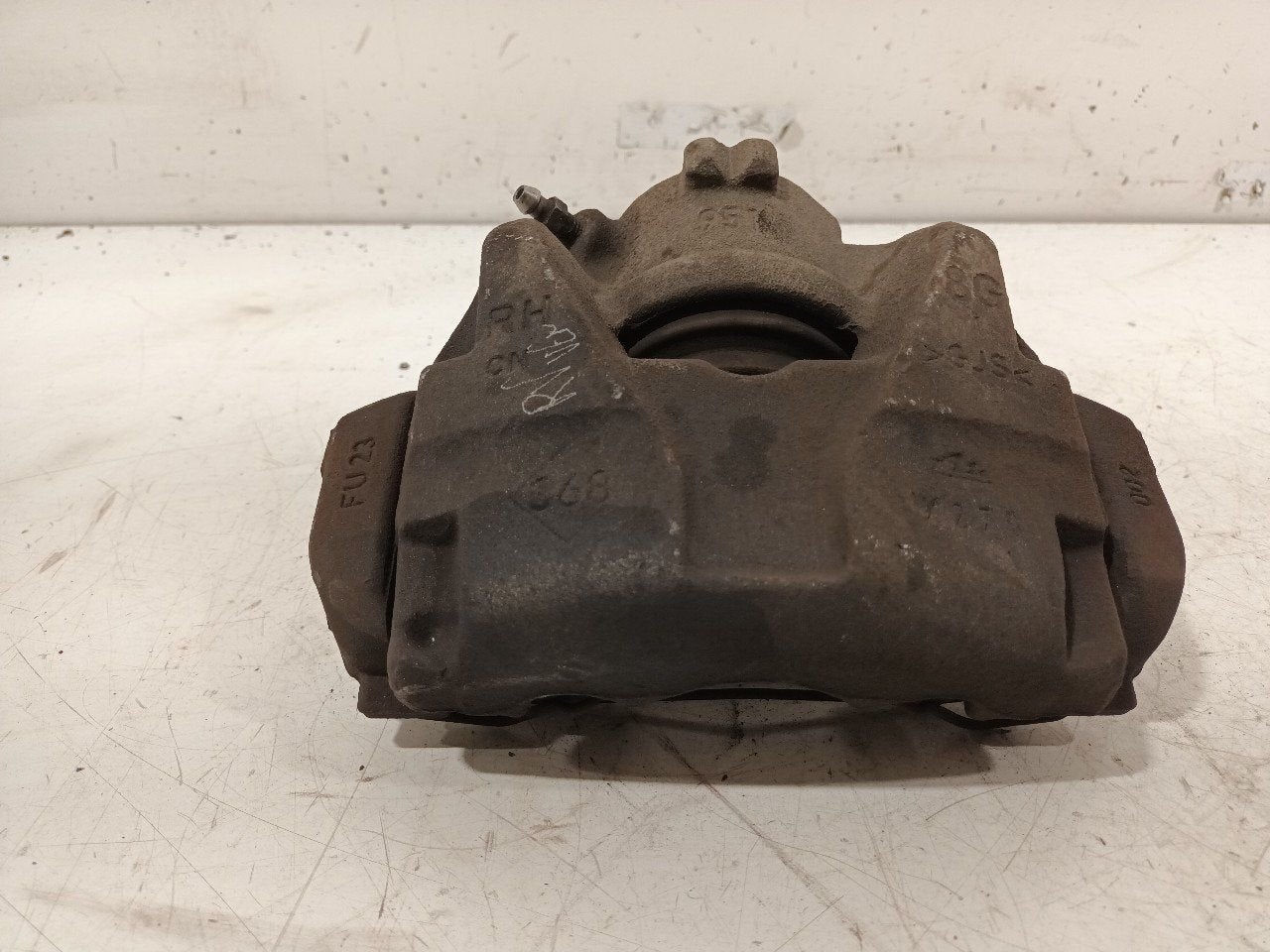 Remklauw rechts voor Dacia Dokker, Dacia, Onderdelen@venauto.nl, Van der Ven Autorecycling B.V., Ettenseweg 76, 4706 PB Roosendaal, The Netherlands