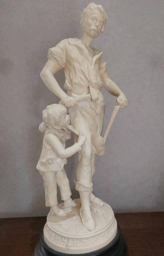 Parian ware Beeld - Smid met kind, Ophalen of Verzenden, Gebruikt, Mens