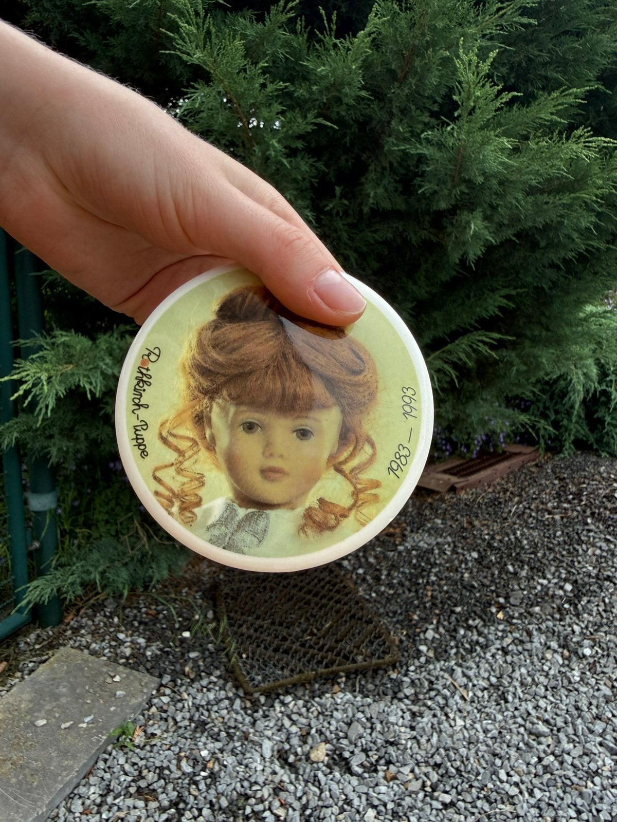 Boîte en porcelaine décor poupée de collection, Enlèvement ou Envoi, Comme neuf