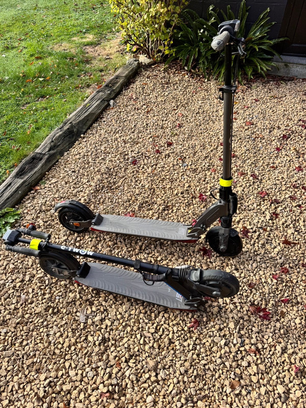 Set van 2 E-TWOW GT scooters voor onderdelen - 2 laders, Ophalen, Gebruikt, Overige typen