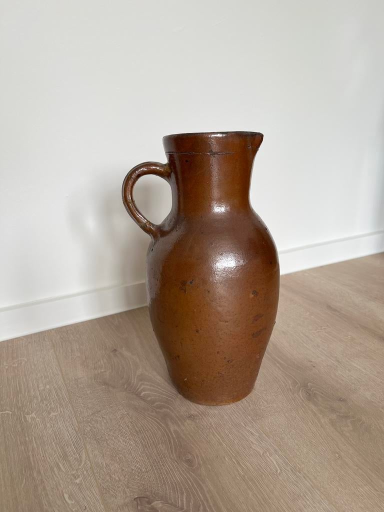 Oude zandstenen kruik, Ophalen