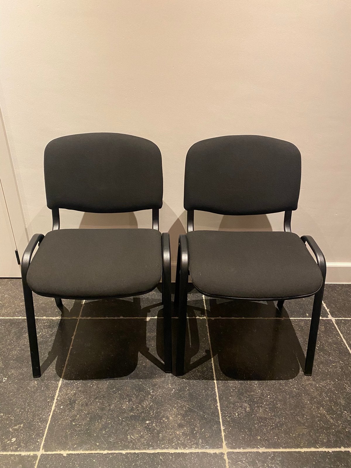 Twee zwarte stoelen, Huis en Inrichting, Ophalen, Zo goed als nieuw, Twee