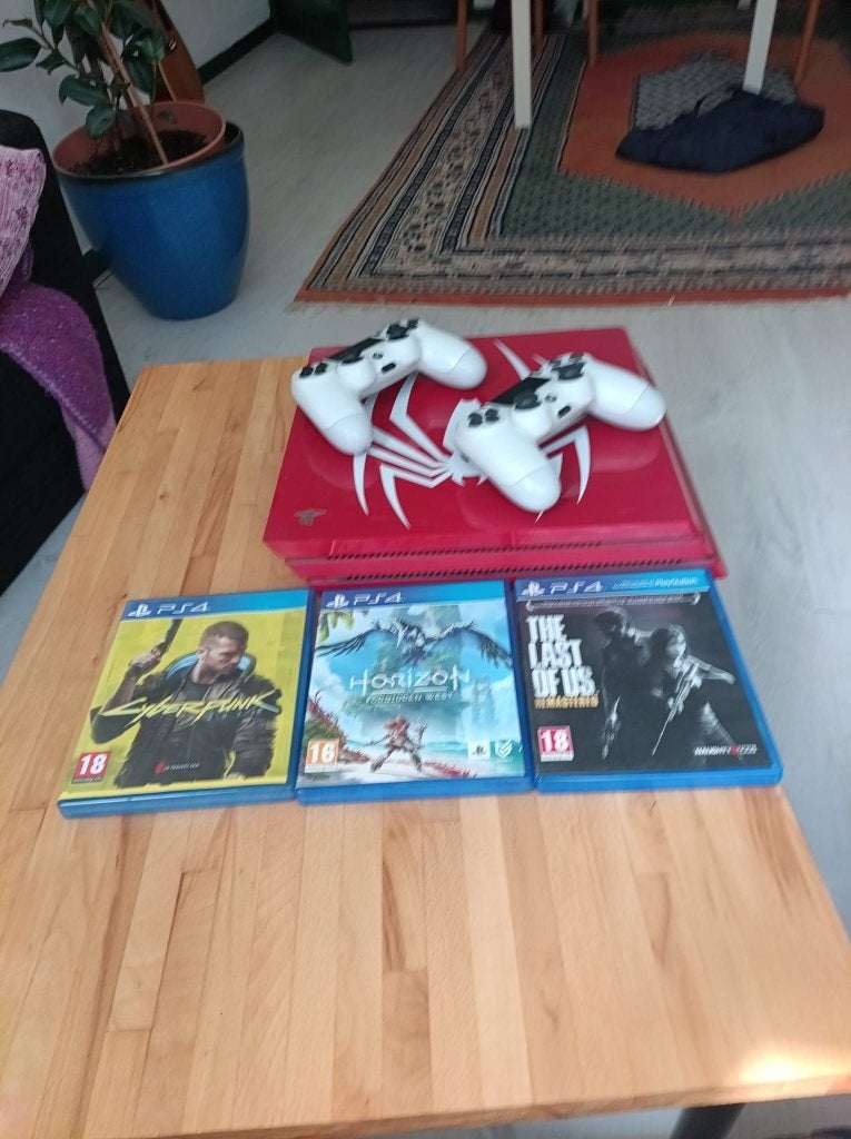 PS4 Pro Spiderman Edition + 2 Controllers + 3 Games, Games en Spelcomputers, Spelcomputers | Sony PlayStation 4, Ophalen, Gebruikt