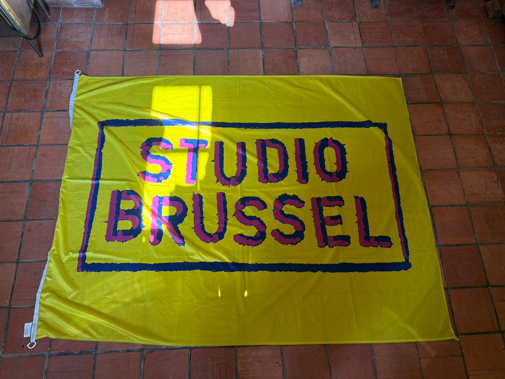 Originele Studio Brussel (StuBru) vlag - verzamelaarsitem!, Ophalen, Gebruikt
