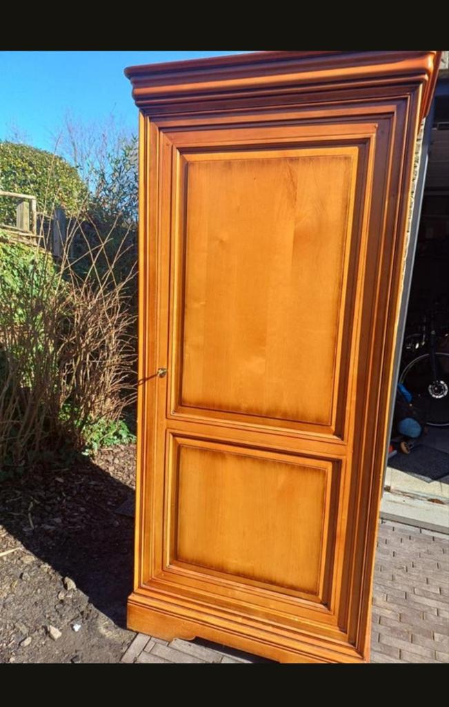 Houten bonnetière kast, Ophalen