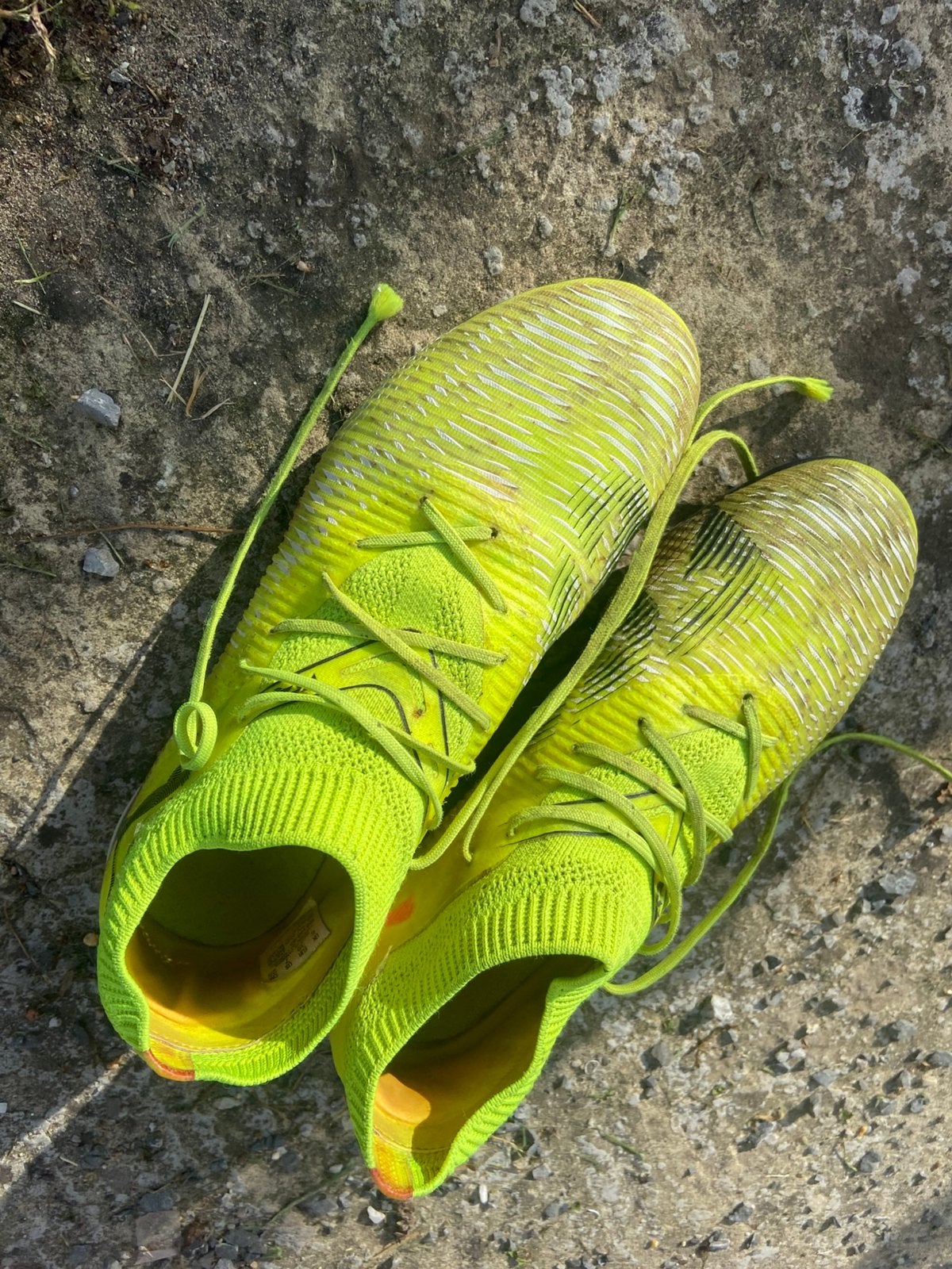Chaussures de foot, Sport en Fitness, Voetbal, Ophalen of Verzenden, Zo goed als nieuw, Schoenen