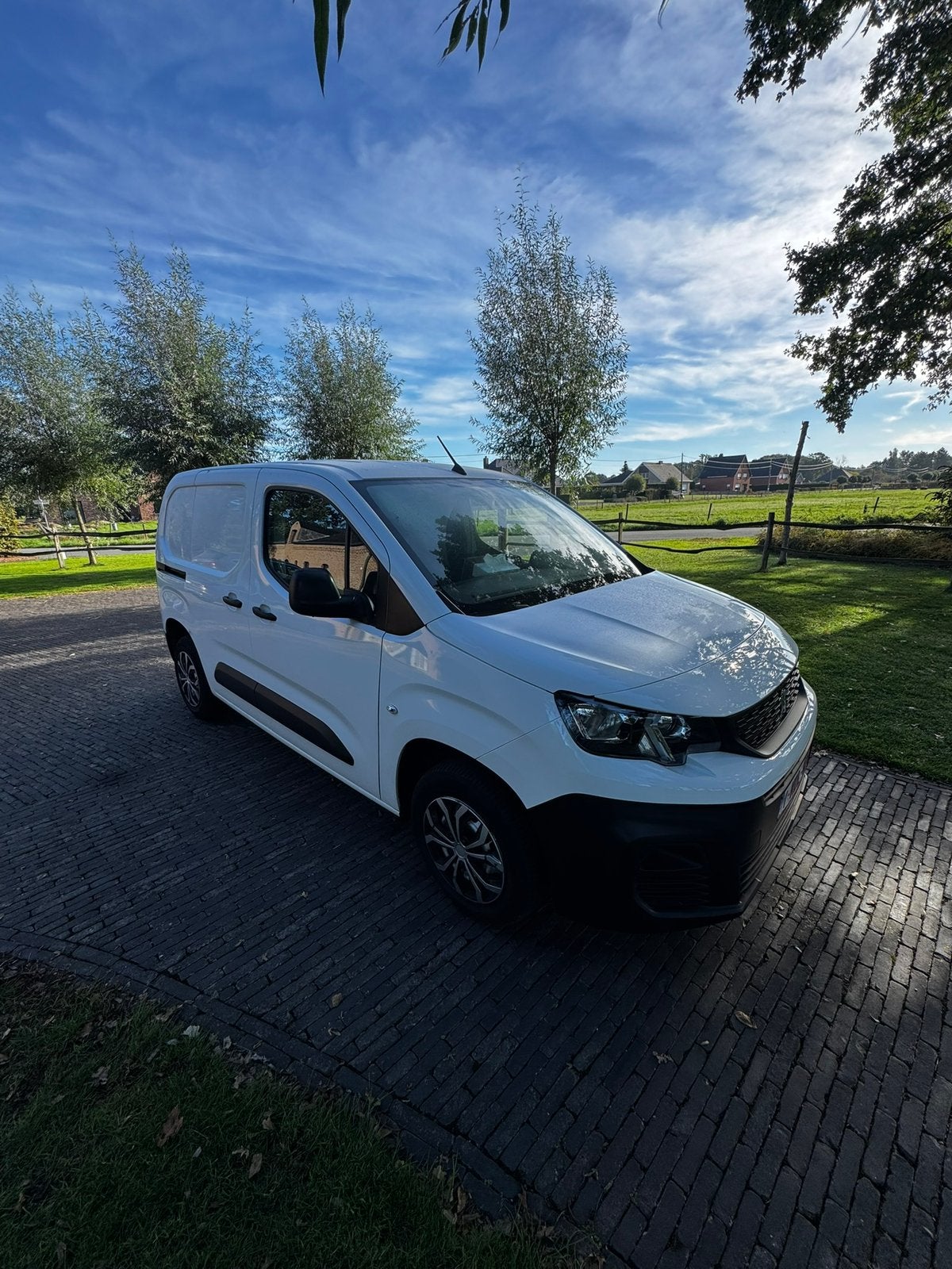 Peugeot partner 1.5 BlueHDI L1 STD Light Pro€6, Auto's, Voorwielaandrijving, Stof, 4 cilinders, Wit