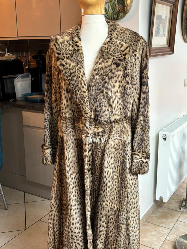 Manteau en ocelot, Vêtements | Femmes, Enlèvement, Porté