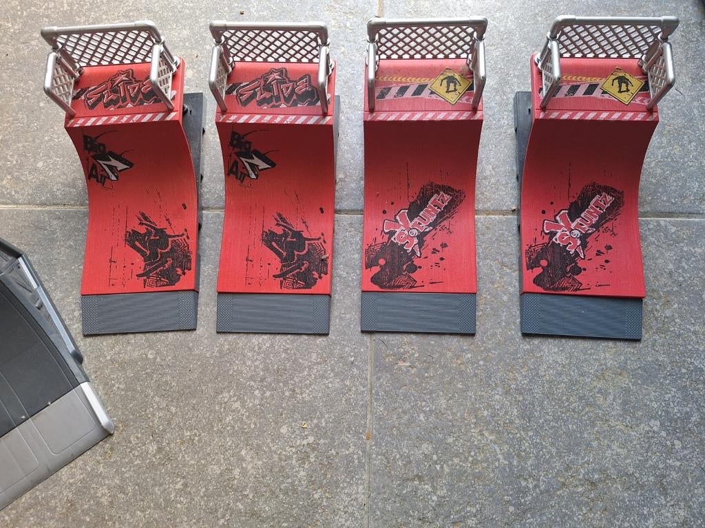 Skateboard jouet tremplin, Enlèvement, Comme neuf