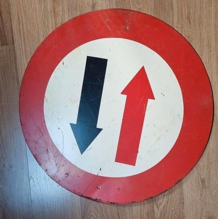 Oude bewegwijzeringsplaat, Ophalen
