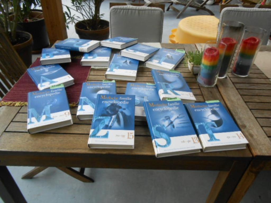 15 delige medische familie encyclopedie Het Laatste nieuws, Boeken, Encyclopedieën, Ophalen of Verzenden, Zo goed als nieuw, Medisch