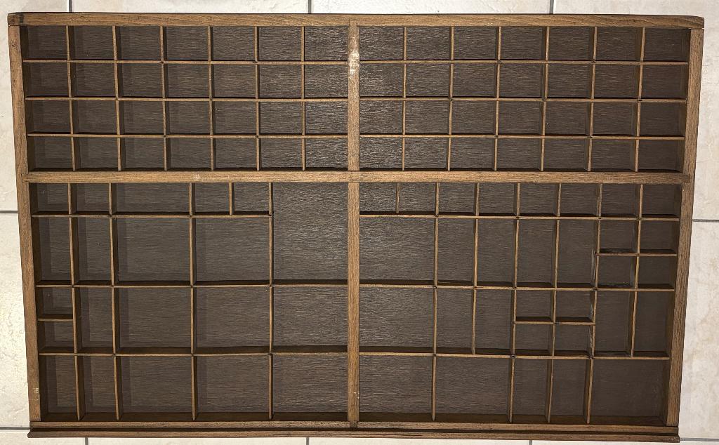 Etagere à bibelots (ancien tiroir d'imprimerie), Enlèvement, Neuf
