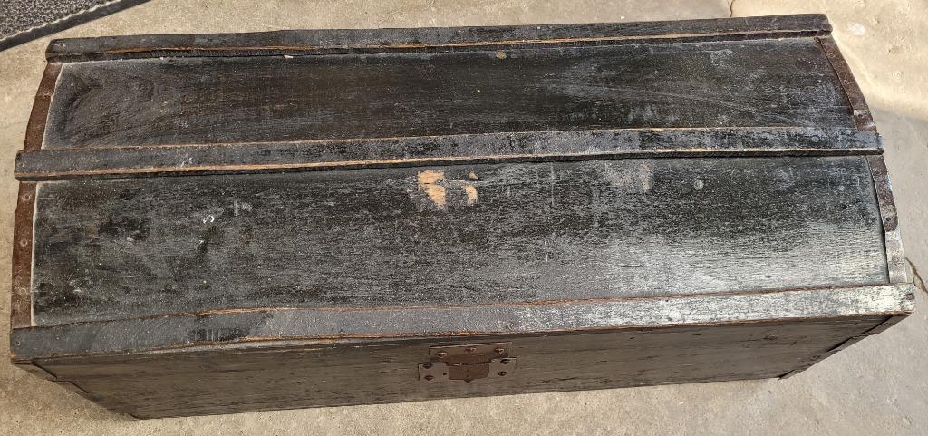 Vieux coffre en bois dans son jus 80L x 35l x 30h., Enlèvement, Utilisé